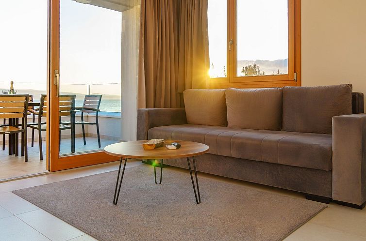 Guest house 10317032 - Apartment Dalmatia - Appartement Stilvolle Wohnung in Brela mit Sonnenbalkon