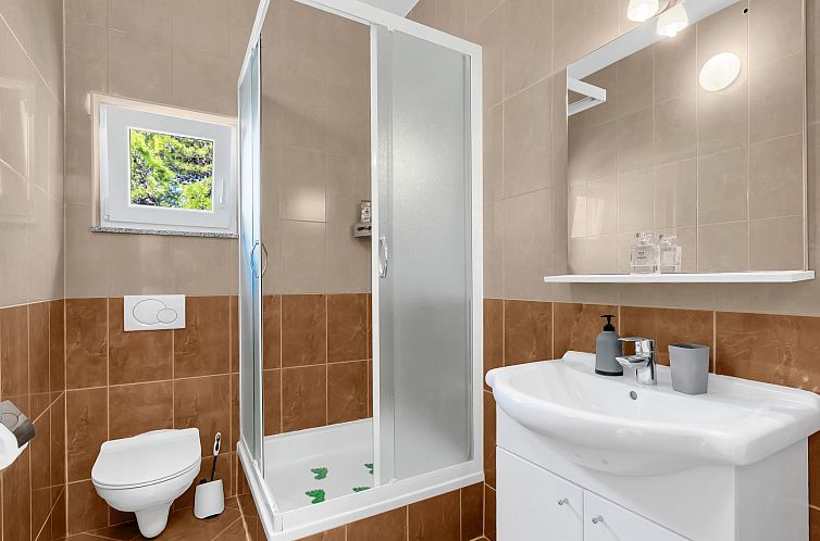 Appartement Pine Canopy Studio mit Balkon und Meerblick A1