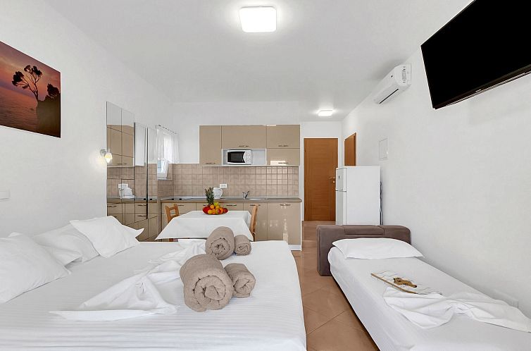 Appartement Pine Canopy Studio mit Balkon und Meerblick A1