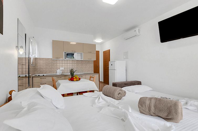 Appartement Pine Canopy Studio mit Balkon und Meerblick A1
