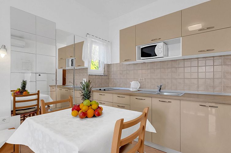 Appartement Pine Canopy Studio mit Balkon und Meerblick A1