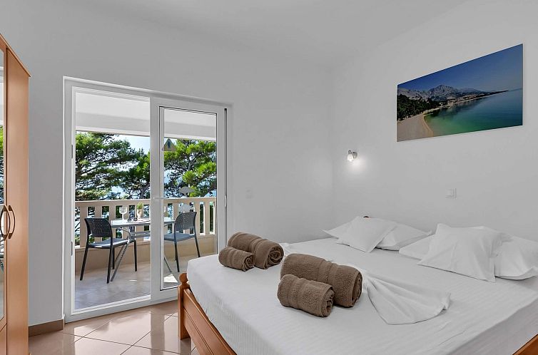 Guest house 10317044 - Apartment Dalmatia - Appartement Pine Canopy Family Studio mit Balkon und Meerbli