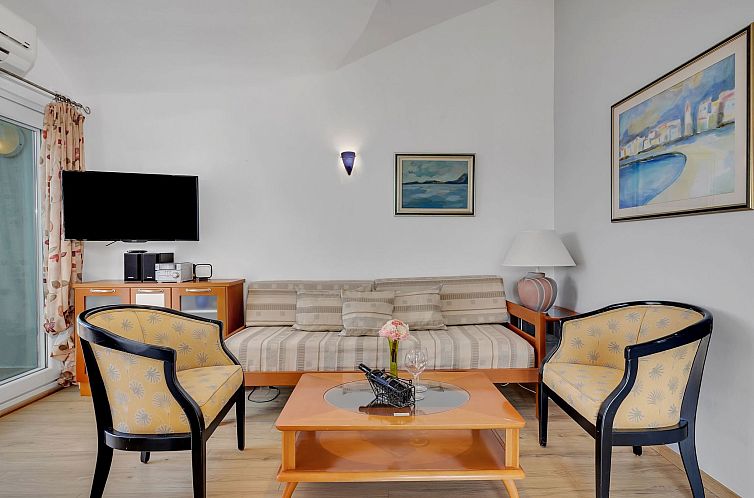Appartement Villa Margitta mit Pool, Tennisplatz und Meerbli