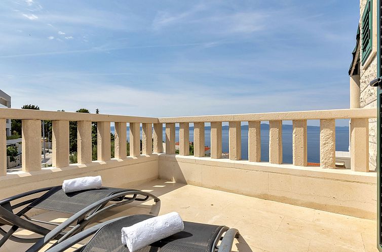 Appartement Villa Margitta mit Pool, Tennisplatz und Meerbli