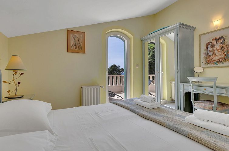 Appartement Villa Margitta mit Pool, Tennisplatz und Meerbli