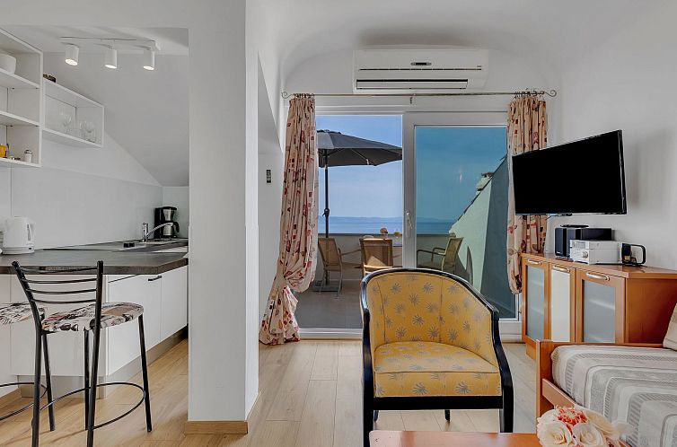 Appartement Villa Margitta mit Pool, Tennisplatz und Meerbli