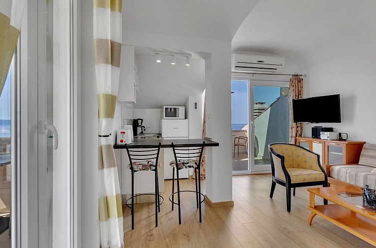 Appartement Villa Margitta mit Pool, Tennisplatz und Meerbli