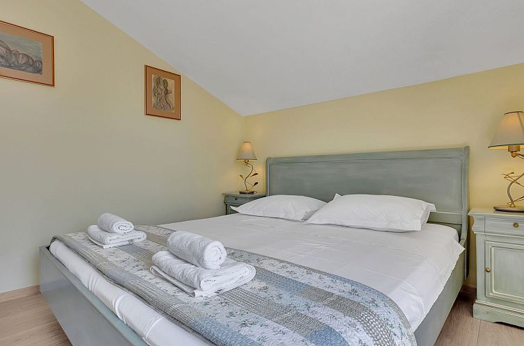 Appartement Villa Margitta mit Pool, Tennisplatz und Meerbli
