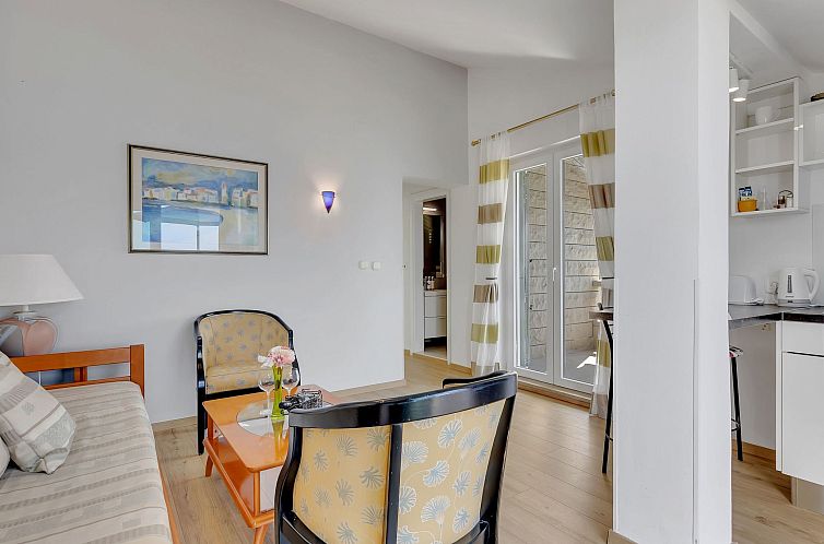 Appartement Villa Margitta mit Pool, Tennisplatz und Meerbli