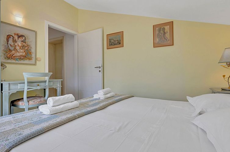 Appartement Villa Margitta mit Pool, Tennisplatz und Meerbli