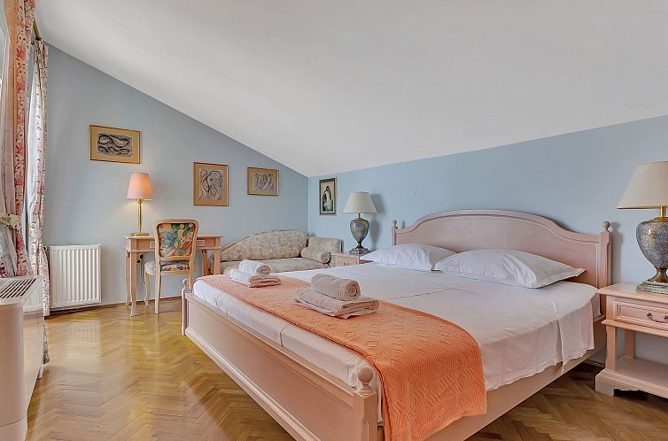 Guest house 10317107 - Apartment Dalmatia - Appartement Fewo mit gemeinschaftlichem Pool