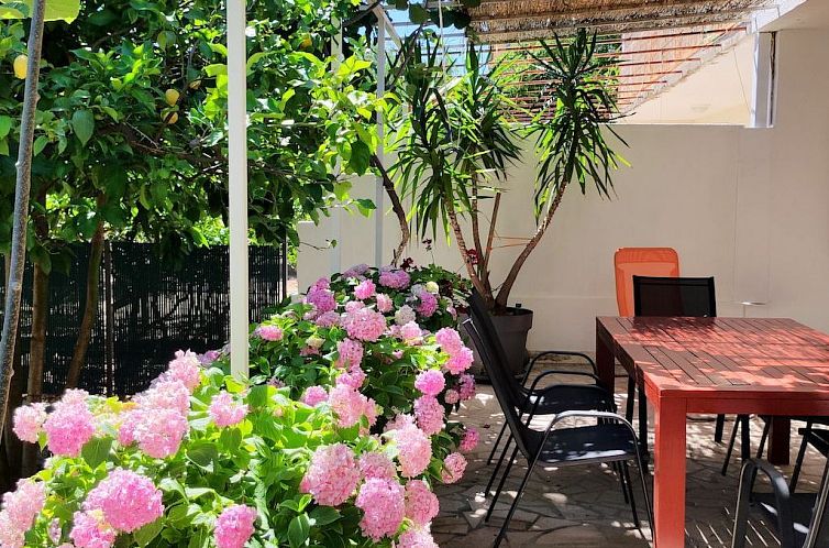 Vakantiehuis Karmen auf zwei Ebenen mit Garten