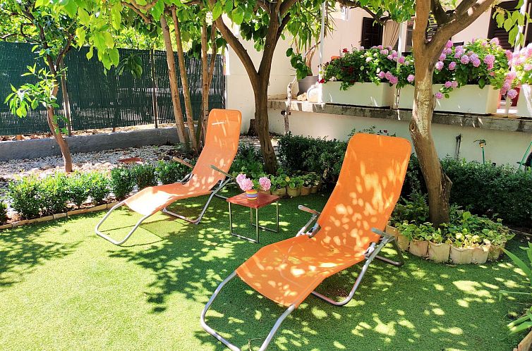 Vakantiehuis Karmen auf zwei Ebenen mit Garten