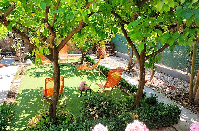 Vakantiehuis Karmen auf zwei Ebenen mit Garten