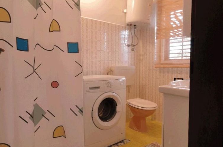 Vakantiehuis Karmen auf zwei Ebenen mit Garten