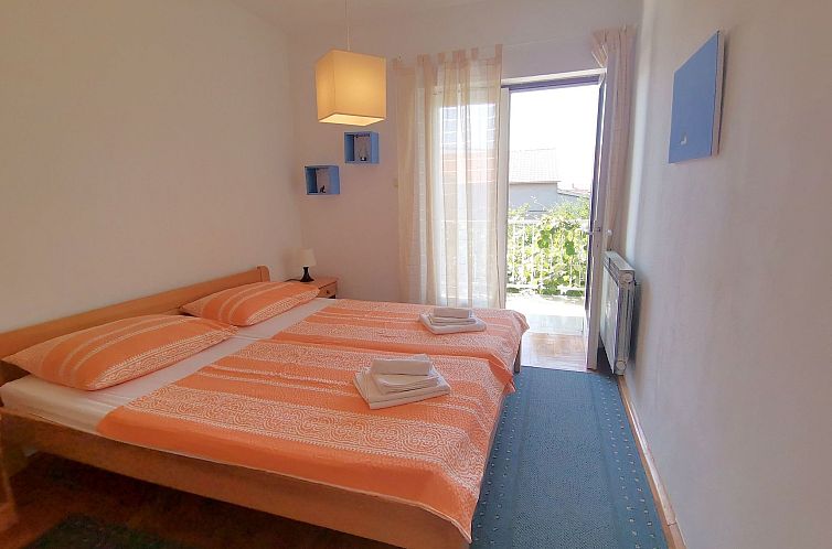 Vakantiehuis Karmen auf zwei Ebenen mit Garten