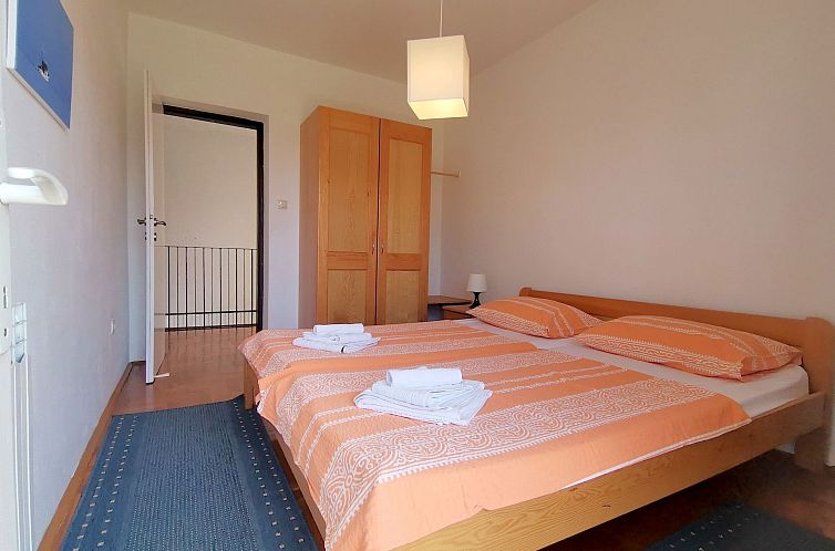 Vakantiehuis Karmen auf zwei Ebenen mit Garten