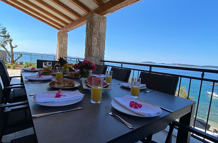 Vakantiehuis Ferienvilla "Dalmatiner" mit Infinity Pool