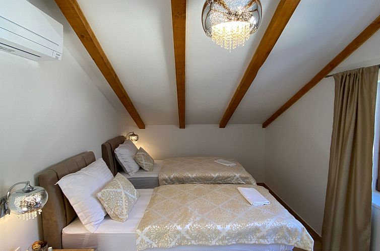 Vakantiehuis Ferienvilla "Dalmatiner" mit Infinity Pool