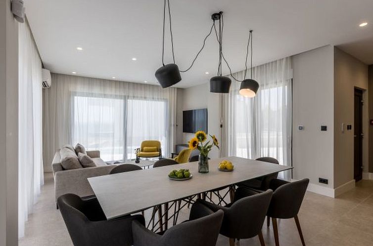 Vakantiehuis Beachfront villa Luce with seaview and pool