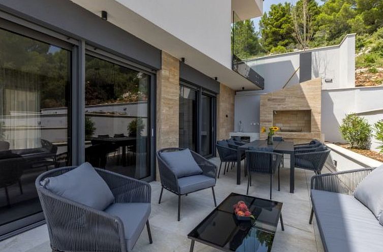 Vakantiehuis Beachfront villa Luce with seaview and pool