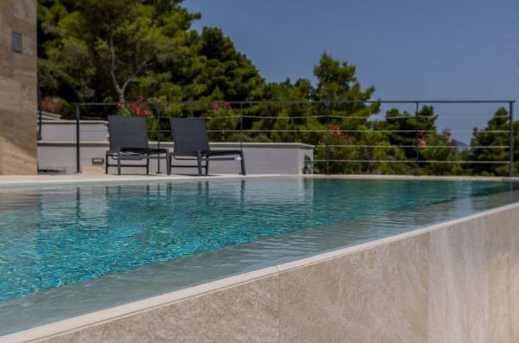 Vakantiehuis Beachfront villa Luce with seaview and pool