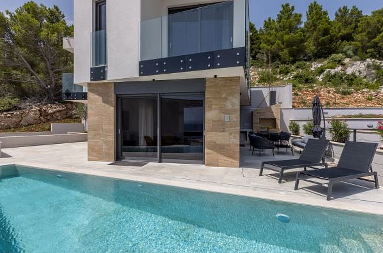 Vakantiehuis Beachfront villa Luce with seaview and pool