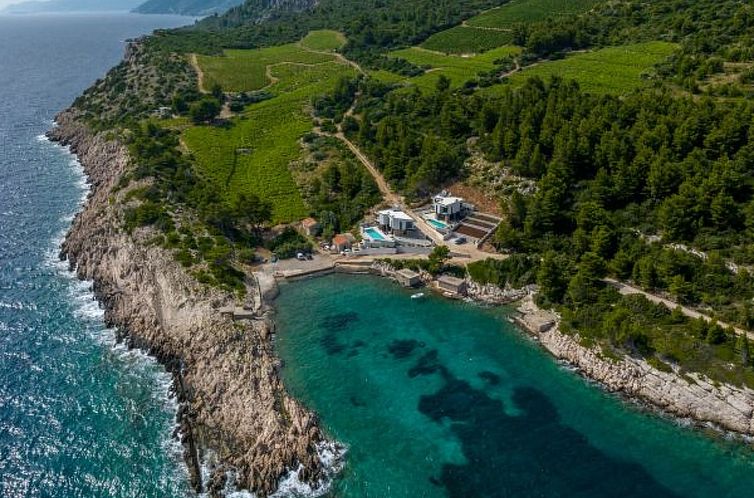 Vakantiehuis Beachfront villa Luce with seaview and pool