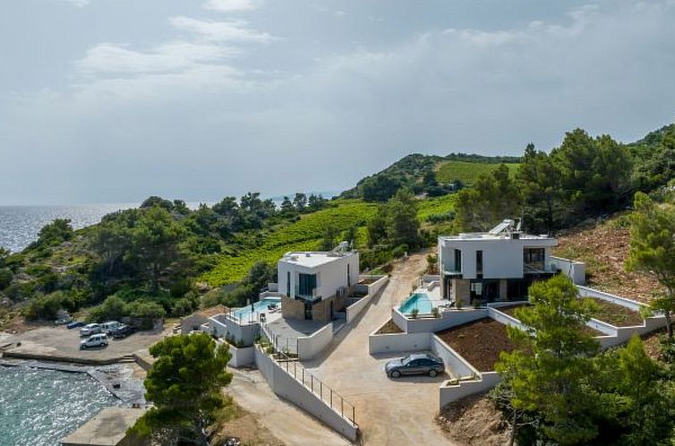 Vakantiehuis Beachfront villa Mare with seaview and pool