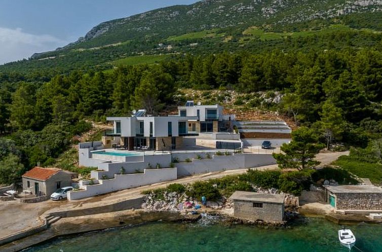 Vakantiehuis Beachfront villa Mare with seaview and pool