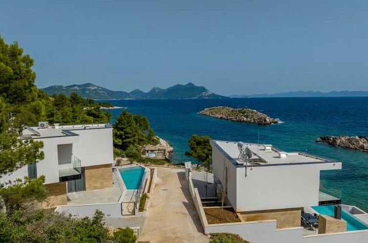 Vakantiehuis Beachfront villa Mare with seaview and pool