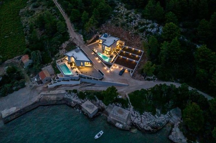 Vakantiehuis Beachfront villa Mare with seaview and pool