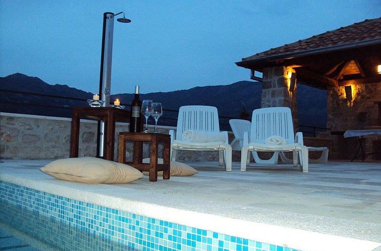Appartement Stilvolles Ferienhaus mit Terrasse und Pool in l
