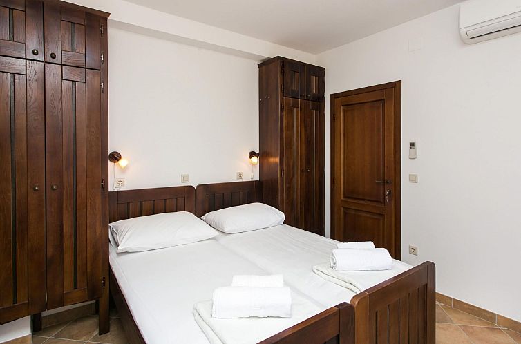 Appartement Stilvolles Ferienhaus mit Terrasse und Pool in l