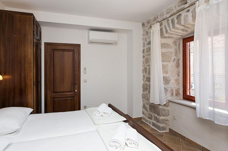 Appartement Stilvolles Ferienhaus mit Terrasse und Pool in l