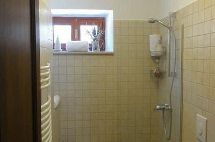 Appartement Stilvolles Ferienhaus mit Terrasse und Pool in l
