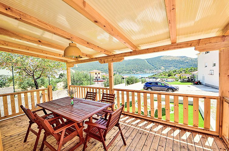 Vakantiehuis Galešnica Sea View