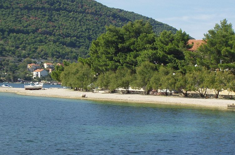 Appartement mit einer überdachten Terrasse