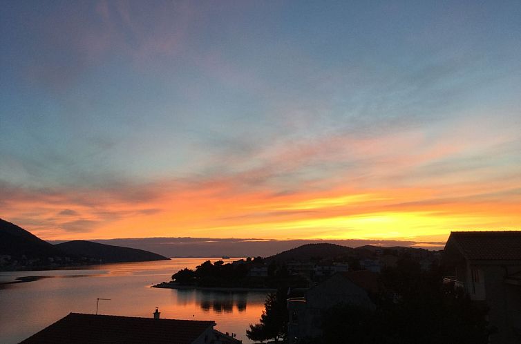 Appartement mit einer überdachten Terrasse