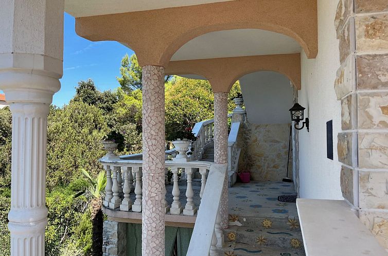 Appartement mit einer überdachten Terrasse