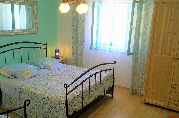 Guest house 10318825 - Apartment Dalmatia - Appartement mit einer überdachten Terrasse