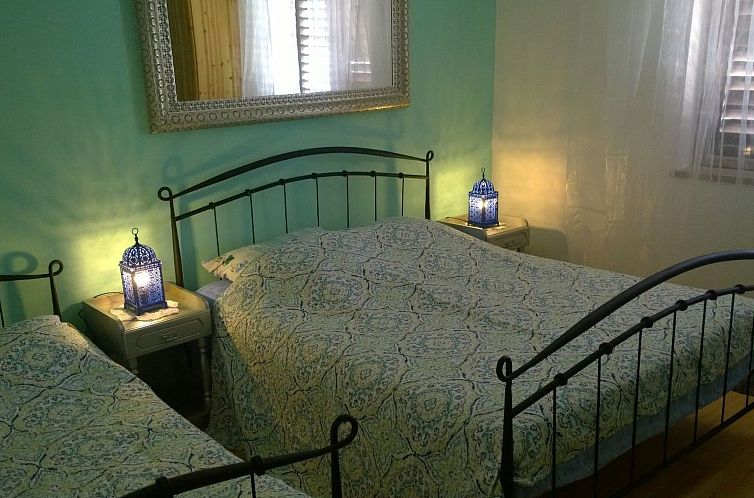 Appartement mit einer überdachten Terrasse