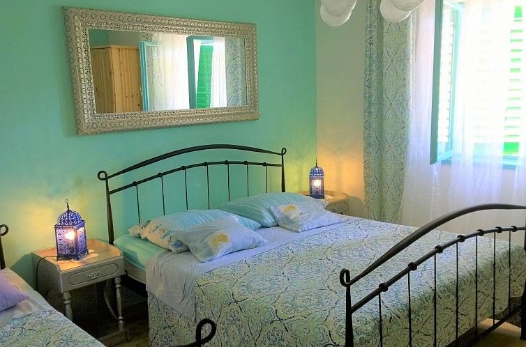 Appartement mit einer überdachten Terrasse