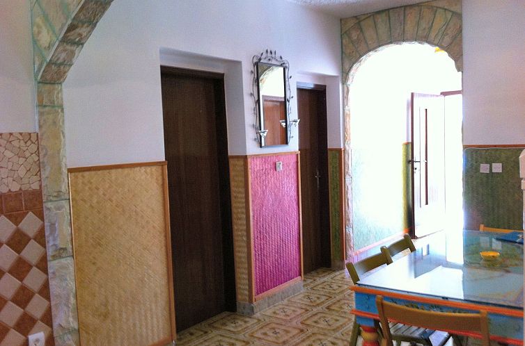 Appartement mit einer überdachten Terrasse