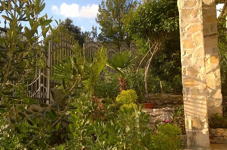 Appartement mit einer überdachten Terrasse