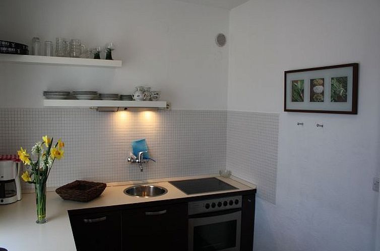 Appartement in Seget Donji mit Garten und Grill