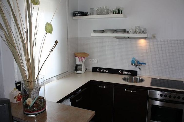 Appartement in Seget Donji mit Garten und Grill