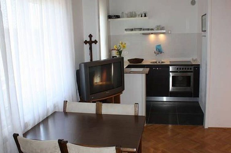 Appartement in Seget Donji mit Garten und Grill