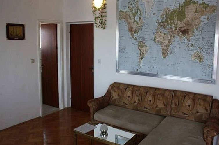 Appartement in Seget Donji mit Garten und Grill