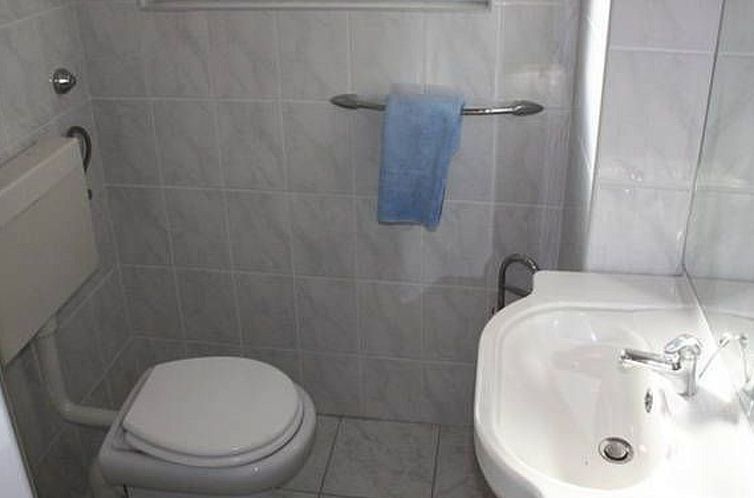 Appartement in Seget Donji mit Garten und Grill